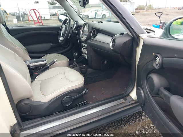 2009 MINI COOPER CLUBMAN WMWML33549TN69279 Photo 4