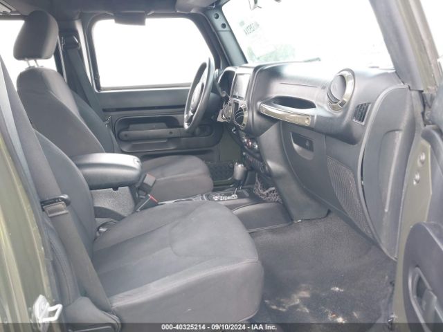 1C4BJWDG2FL773933 Jeep Wrangler Unlimited Sport