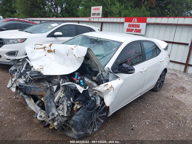 Toyota COROLLA SE 2018 5YFBURHE7JP839393 Image 2