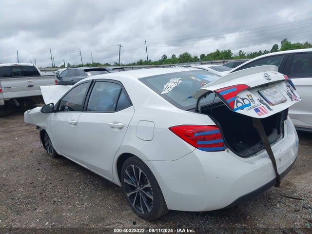 Toyota COROLLA SE 2018 5YFBURHE7JP839393 Image 3