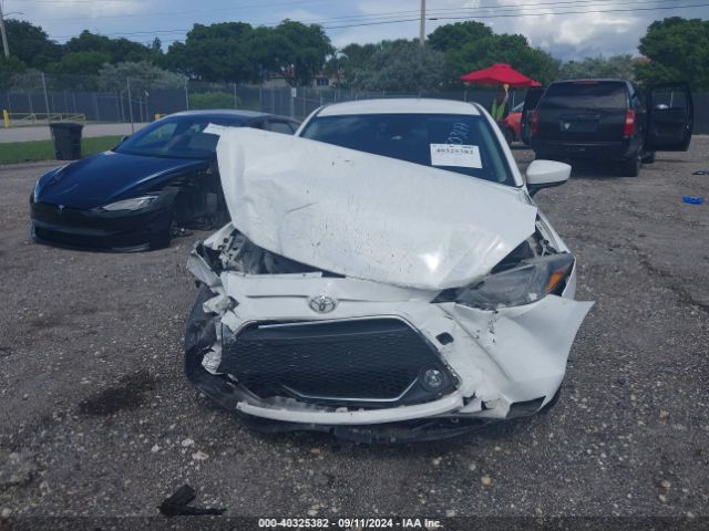 3MYDLBYV1KY503177 Toyota YARIS LE