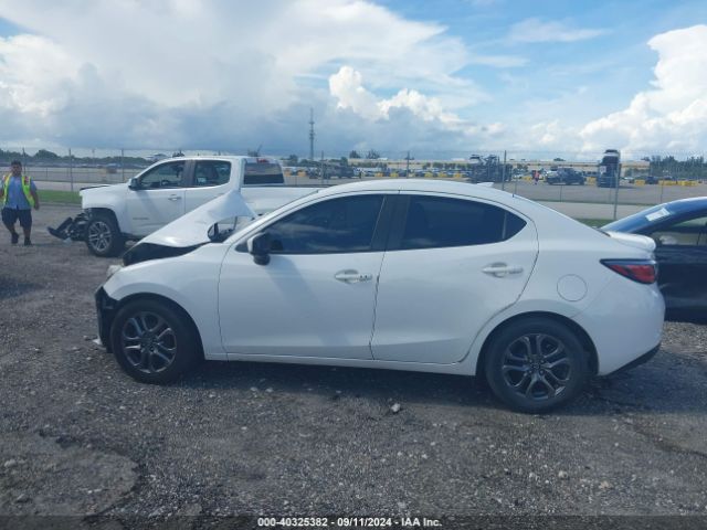 3MYDLBYV1KY503177 Toyota YARIS LE