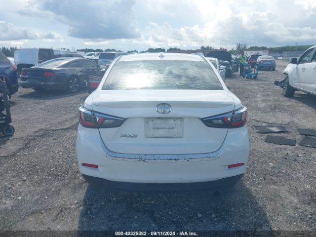 3MYDLBYV1KY503177 Toyota YARIS LE