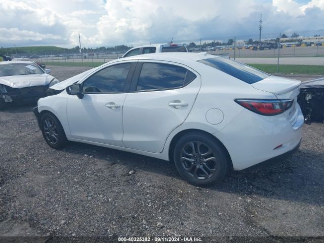 3MYDLBYV1KY503177 Toyota YARIS LE