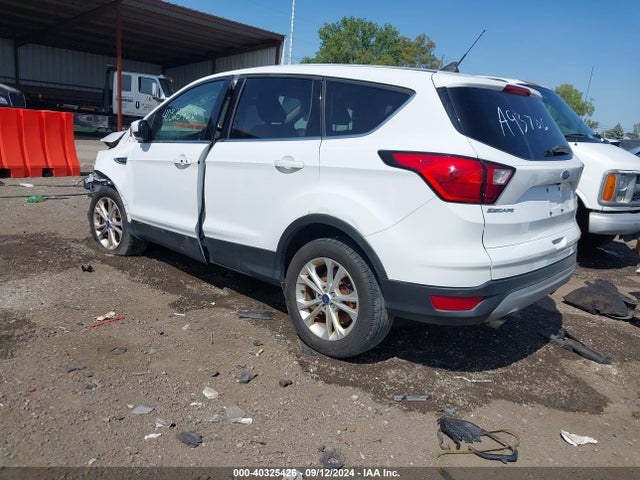 Ford ESCAPE SE 2019 1FMCU9GD0KUA93706 Image 3