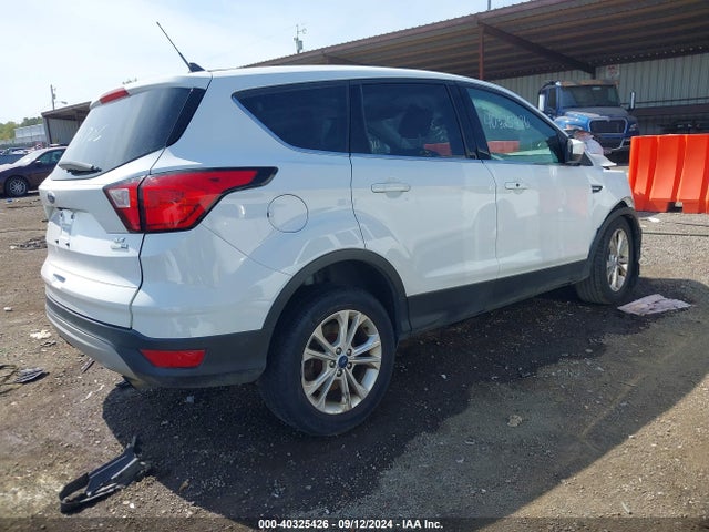 Ford ESCAPE SE 2019 1FMCU9GD0KUA93706 Image 4