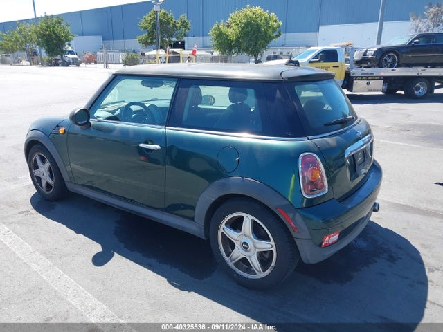 2007 MINI COOPER WMWMF33547TL78823 Photo 2