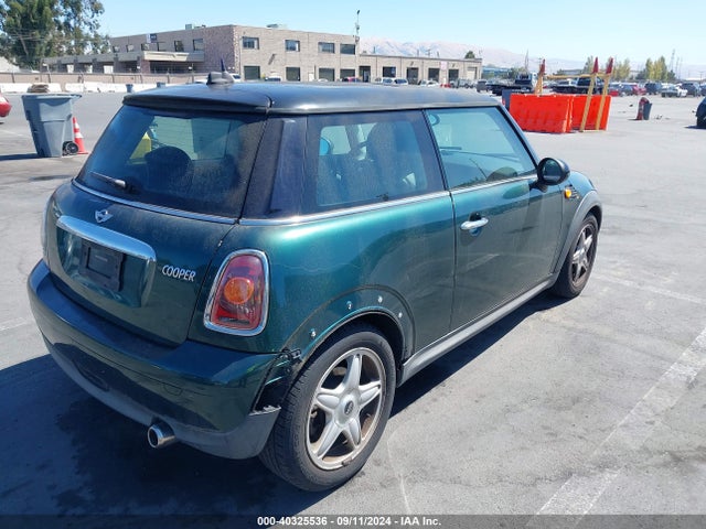 2007 MINI COOPER WMWMF33547TL78823 Photo 3