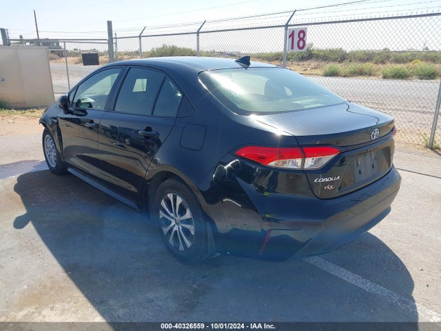 Toyota Corolla Hybrid Le 2021 JTDEAMDE8MJ033411 Image 3