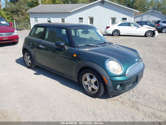 2008 MINI COOPER WMWMF33518TU66150 Photo 0