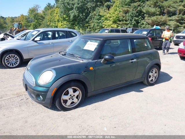 2008 MINI COOPER WMWMF33518TU66150 Photo 1