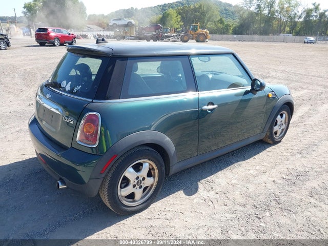 2008 MINI COOPER WMWMF33518TU66150 Photo 3