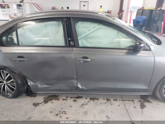 3VWDB7AJ9JM206943 Volkswagen Jetta 1.4t Se/1.4t Wolfsburg Edition