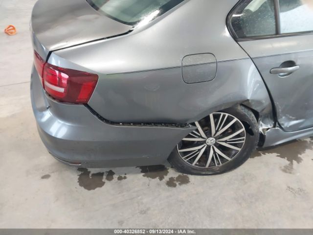 3VWDB7AJ9JM206943 Volkswagen Jetta 1.4t Se/1.4t Wolfsburg Edition