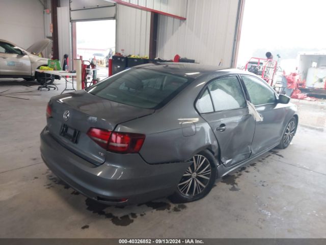 3VWDB7AJ9JM206943 Volkswagen Jetta 1.4t Se/1.4t Wolfsburg Edition
