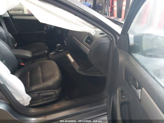 3VWDB7AJ9JM206943 Volkswagen Jetta 1.4t Se/1.4t Wolfsburg Edition