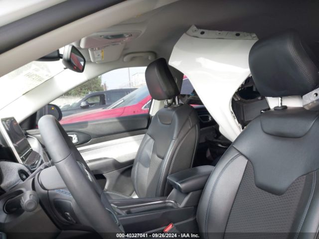 3C4NJCBB9NT119503 Jeep Compass Latitude Fwd