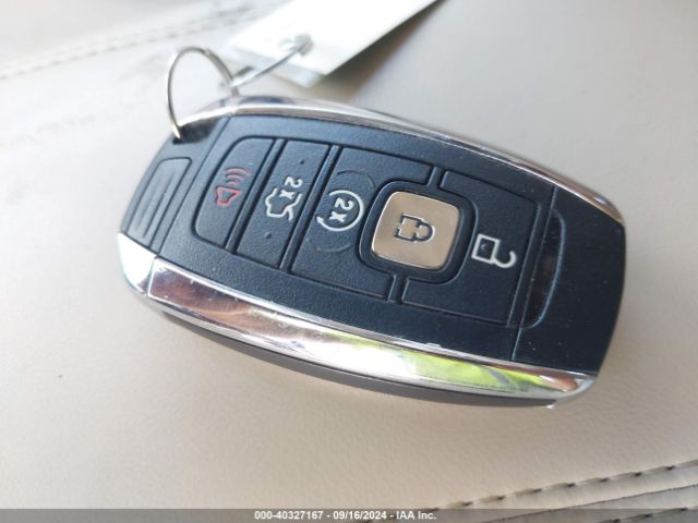 5LMCJ2C97HUL32675 Lincoln MKC SELECT