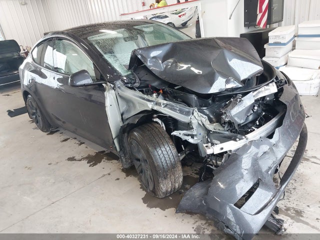 2024 TESLA MODEL Y 7SAYGDED0RA307572 Photo 0