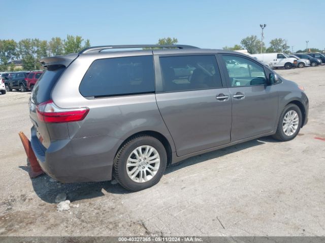5TDYZ3DC1HS794580 Toyota Sienna Xle Premium 8 Passenger