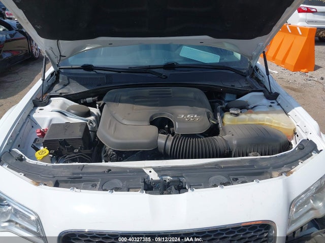 2C3CCAKG1JH160376 Chrysler 300 Limited Awd