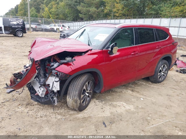 Toyota Highlander Xle 2022 5TDHZRAH0NS104199 Image 2