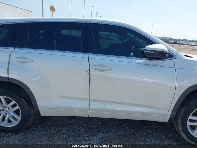 Toyota Highlander Le 2015 5TDZARFH5FS013404 Image 13