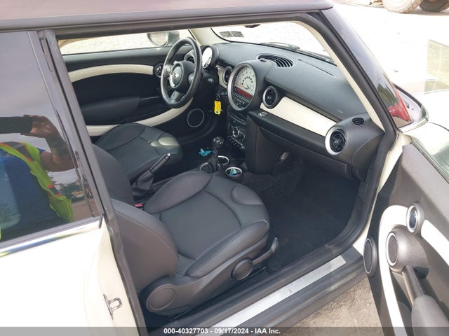 2013 MINI CLUBMAN WMWZG3C58DT576058 Photo 4