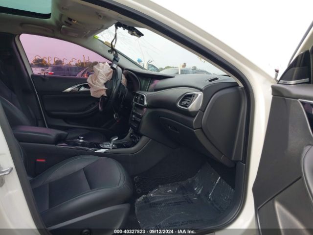 SJKCH5CR5JA043013 Infiniti Qx30 Premium
