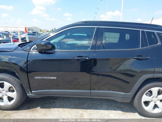 3C4NJCBB3NT187702 Jeep Compass Latitude Fwd
