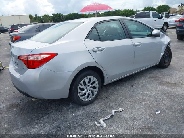 Toyota COROLLA LE 2018 2T1BURHE7JC058213 Image 19