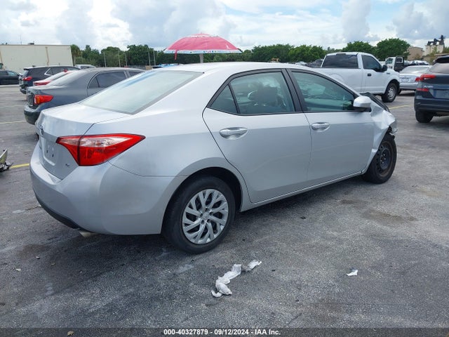Toyota COROLLA LE 2018 2T1BURHE7JC058213 Image 4