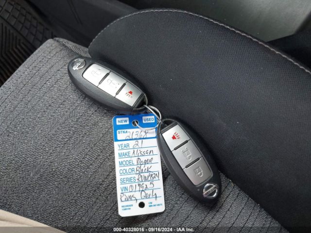 JN8AT3AA9MW017925 Nissan Rogue S Fwd
