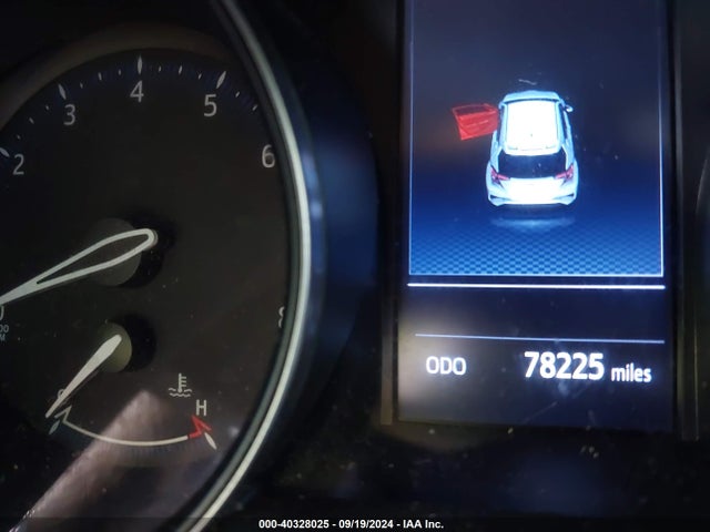 Toyota C-HR XLE 2019 NMTKHMBX9KR077340 Image 15