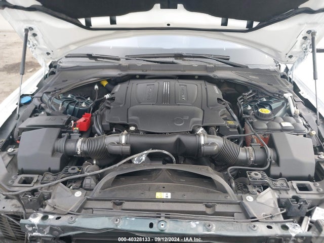 2017 JAGUAR XE SAJAF4BV1HA969414 Photo 9