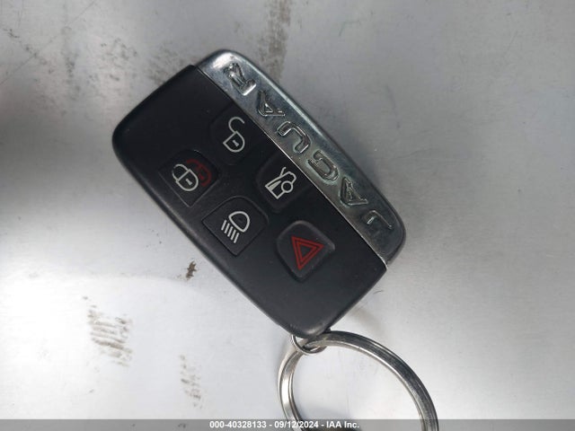 2017 JAGUAR XE SAJAF4BV1HA969414 Photo 10