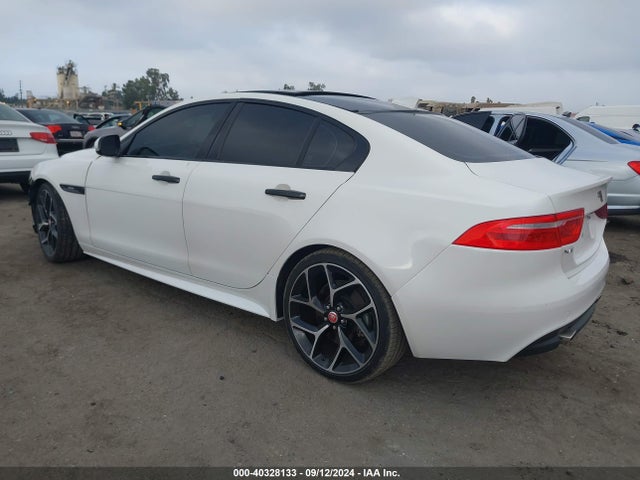 2017 JAGUAR XE SAJAF4BV1HA969414 Photo 2