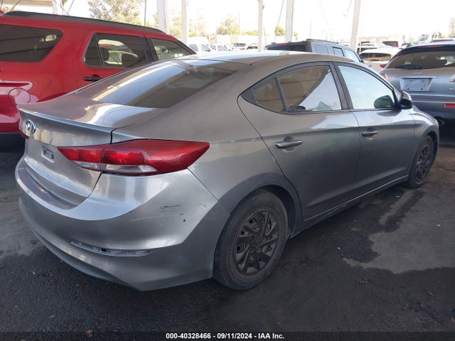 Hyundai ELANTRA SE 2018 KMHD74LF0JU632622 Image 4