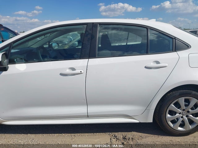 Toyota COROLLA LE 2022 5YFEPMAE3NP286281 Image 14