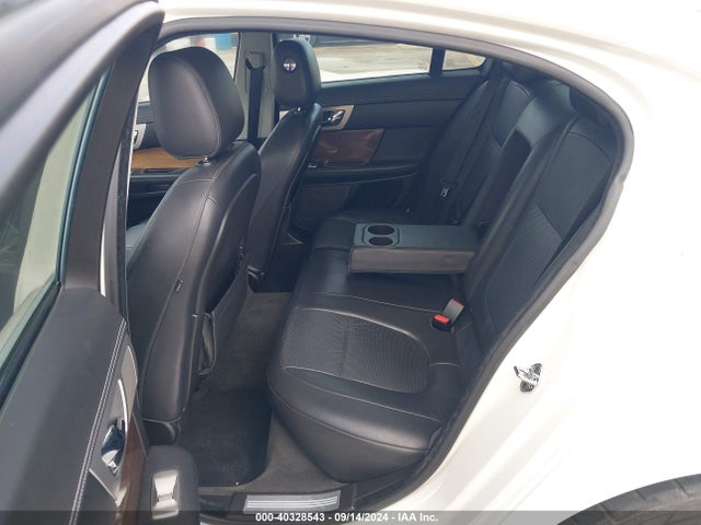 2010 JAGUAR XF SAJWA0HEXAMR69372 Photo 7