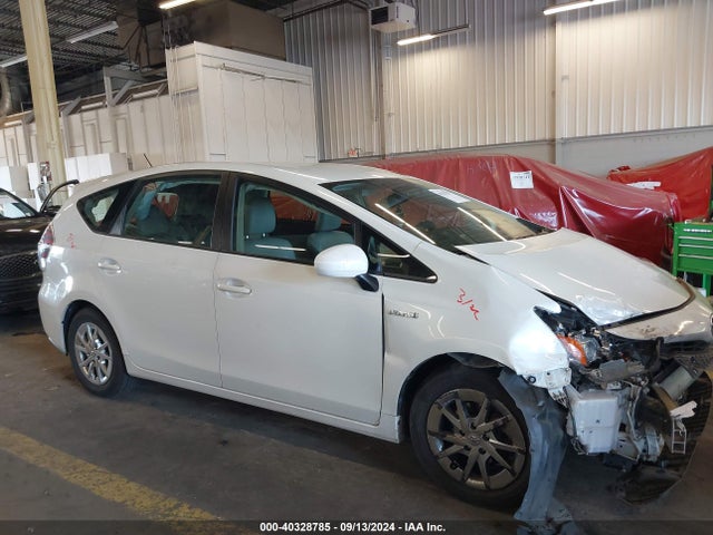 Toyota Prius V Four 2015 JTDZN3EU2FJ021005 Image 14