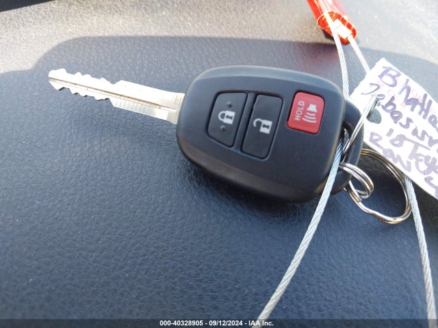 Toyota RAV4 LE 2018 JTMZFREV6JJ179526 Image 11