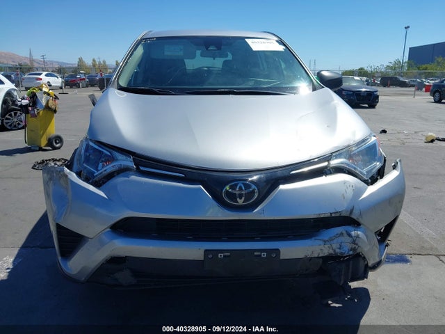 Toyota RAV4 LE 2018 JTMZFREV6JJ179526 Image 13