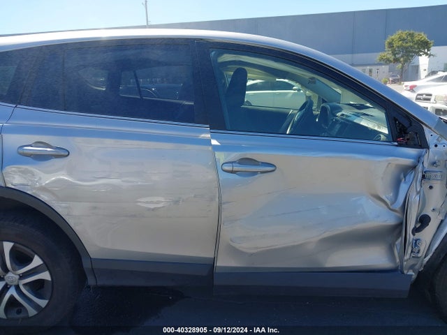 Toyota RAV4 LE 2018 JTMZFREV6JJ179526 Image 14