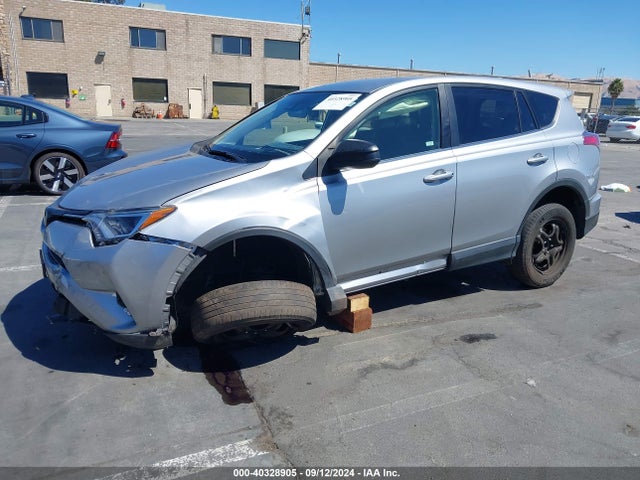 Toyota RAV4 LE 2018 JTMZFREV6JJ179526 Image 2