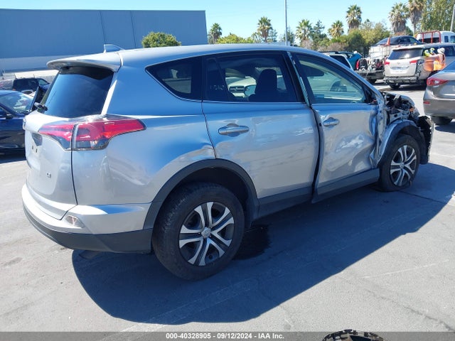 Toyota RAV4 LE 2018 JTMZFREV6JJ179526 Image 4