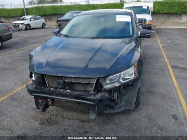 1VWDT7A3XHC028261 Volkswagen Passat 1.8t R-line