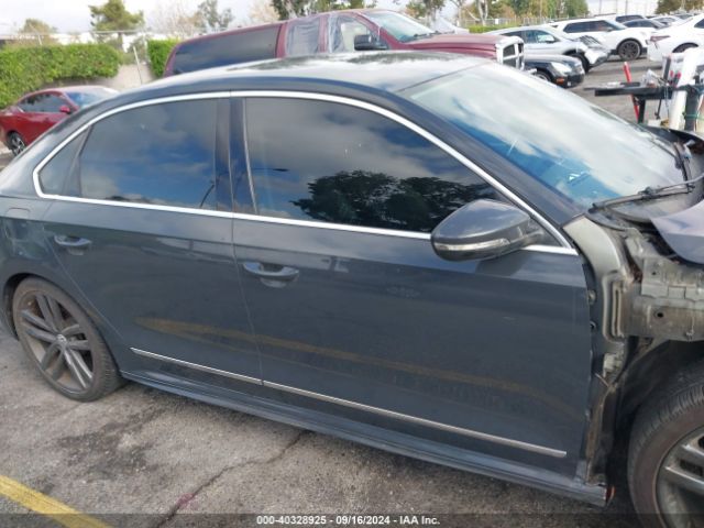 1VWDT7A3XHC028261 Volkswagen Passat 1.8t R-line