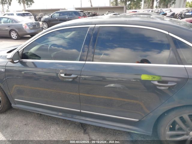 1VWDT7A3XHC028261 Volkswagen Passat 1.8t R-line
