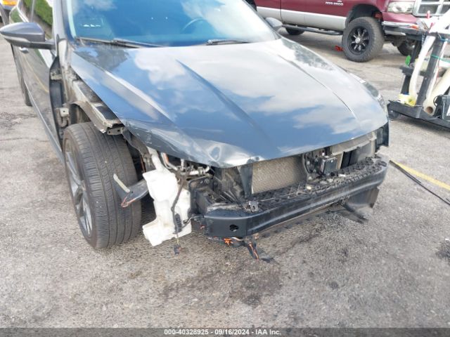 1VWDT7A3XHC028261 Volkswagen Passat 1.8t R-line
